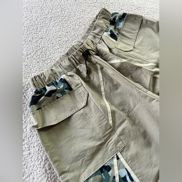 Like New! ASOS DESIGN Camo Pants Festival Parachute Shell Windbreaker Street -10 - Picture 5 of 14